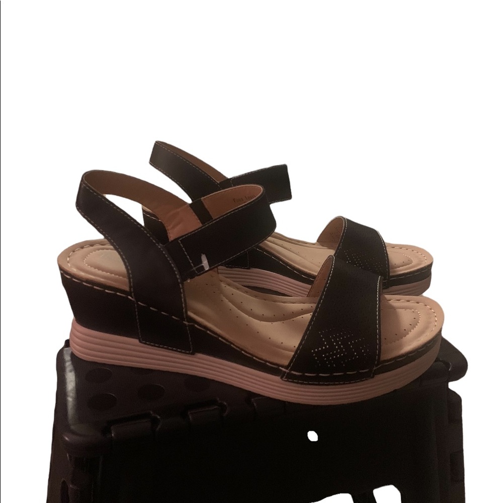 Henry Ferrera Confort Women’s Wedge !!